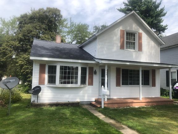 2nd image of 1068 W Grand Ave
