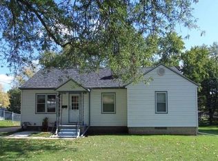 1615 W 11th St, Waterloo, IA 50702