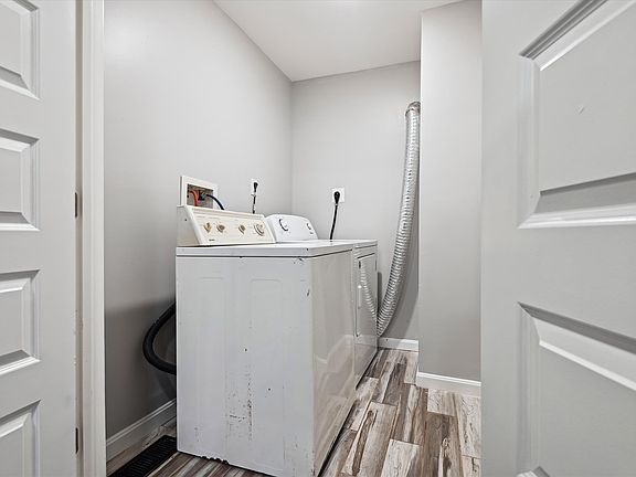 3rd image of 1324 W Lombard St #1