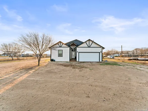 16851 Griffin Rd #2, Atascosa, TX 78002