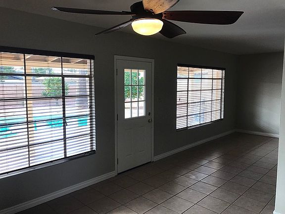 3rd image of 1539 W Amelia Ave