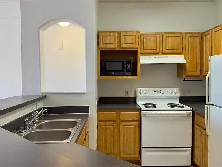 6413 Astor Village Ave #309 — Photo 12