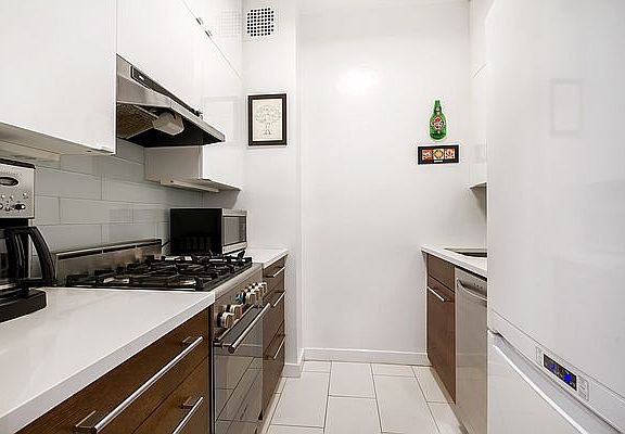 5th image of 60 E 8th St APT 27L