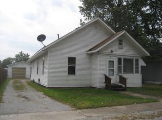 1416 W Cherry St, Herrin, IL 62948