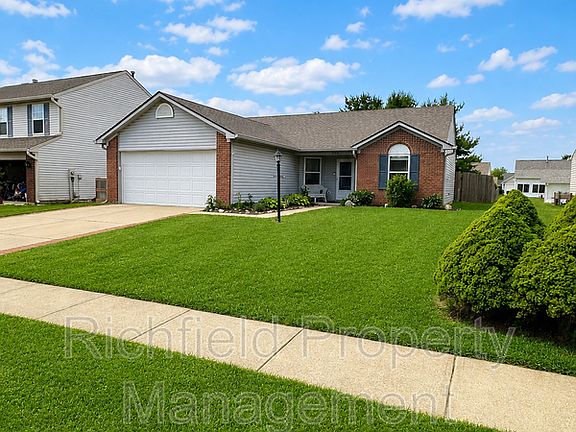 2nd image of 1704 Crimson Ln