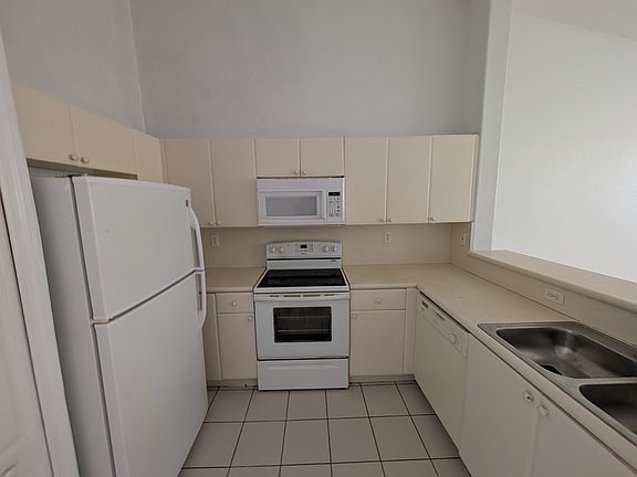 5th image of 1536 SE 26th St Unit 200