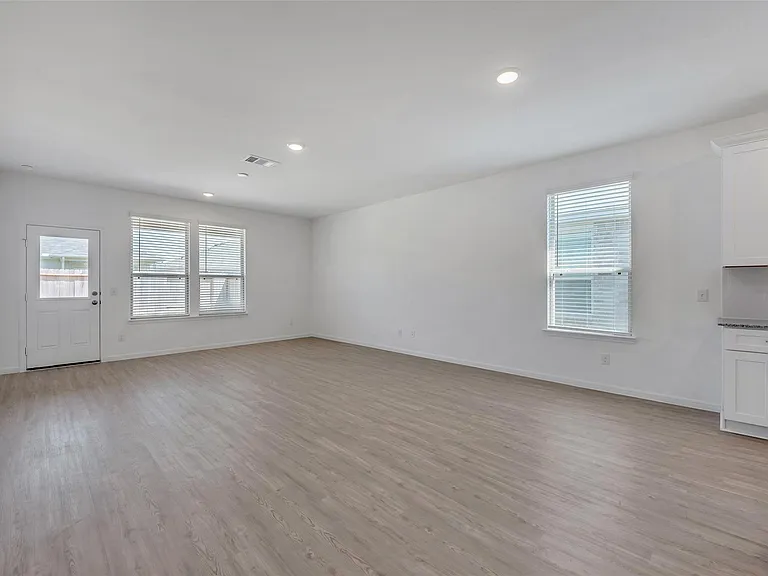 339 Lippizan Dr — Photo 8