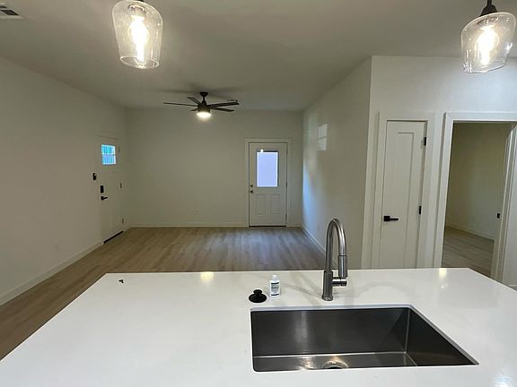 4th image of 112 N Yorktown Ave