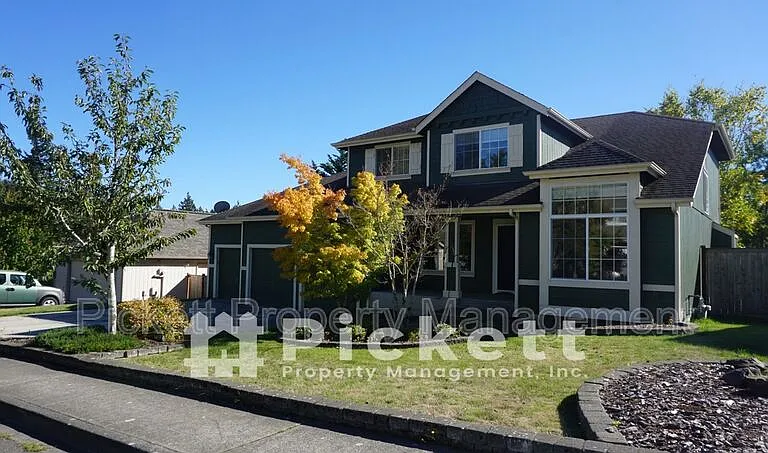 2037 NE Gustaf St — Photo 2