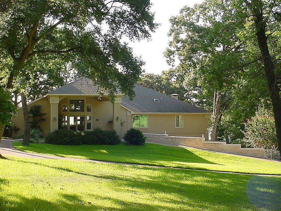 1st image of 805 Heather Woods Dr