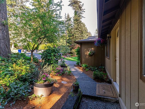 4th image of 21205 NE 10th Place