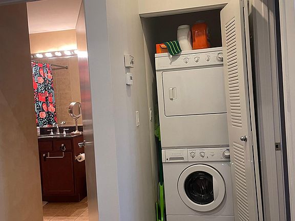 4th image of 1001 W 15th St Unit 121