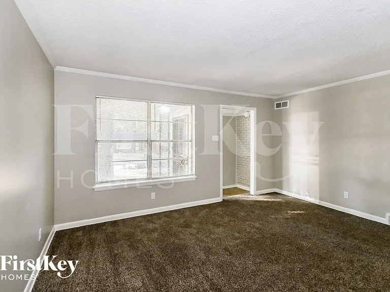 1620 Hester Rd — Photo 2