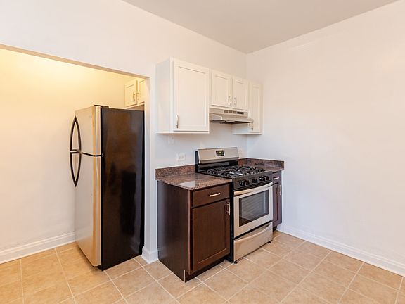 3rd image of 4424 N Saint Louis Ave APT 1A