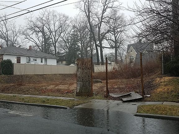 2nd image of 11224 177th St