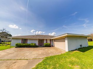7101 32nd St, Groves, TX 77619