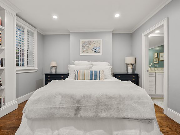 5th image of 209 W Springfield St #1