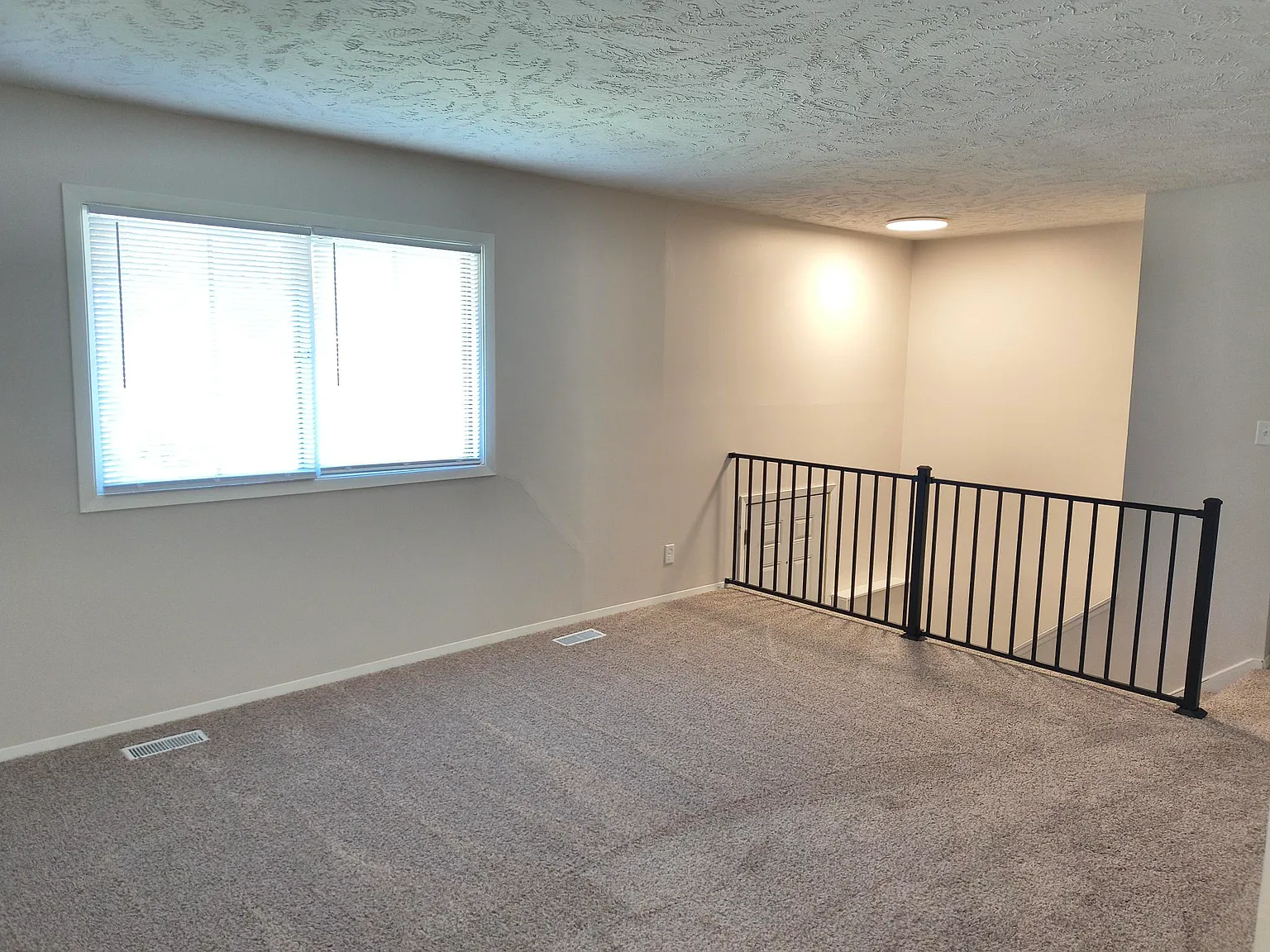 3 bed, 968 sqft, $1,395 — Photo 2