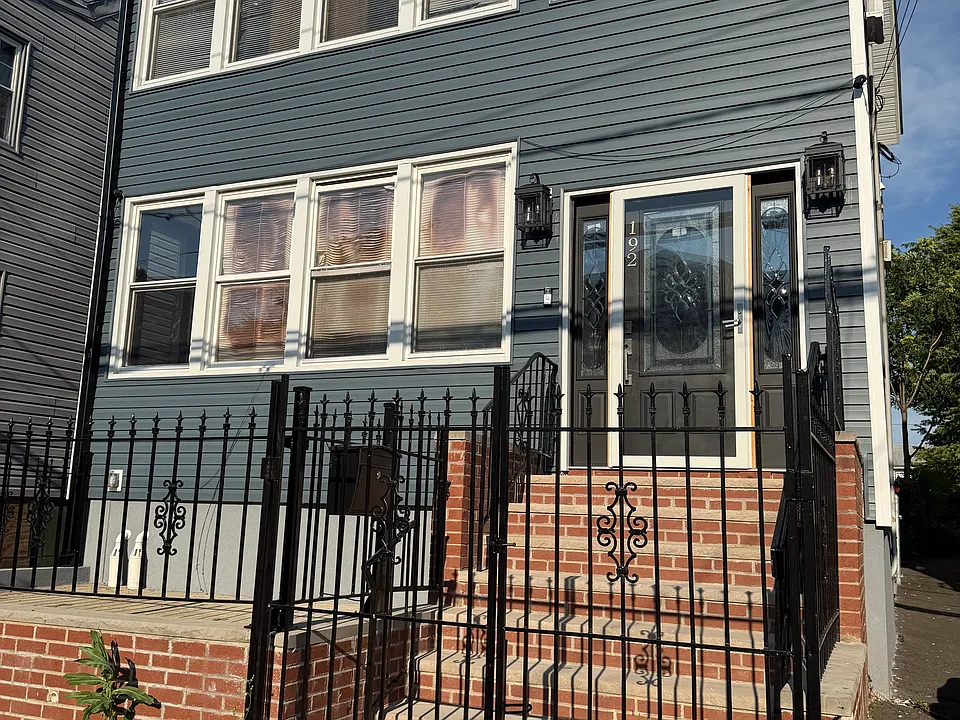 192 Vermont Ave #1