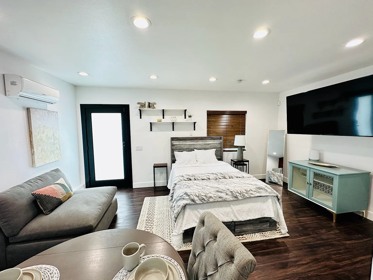Studio, 350 sqft, $2,400 — Photo 2