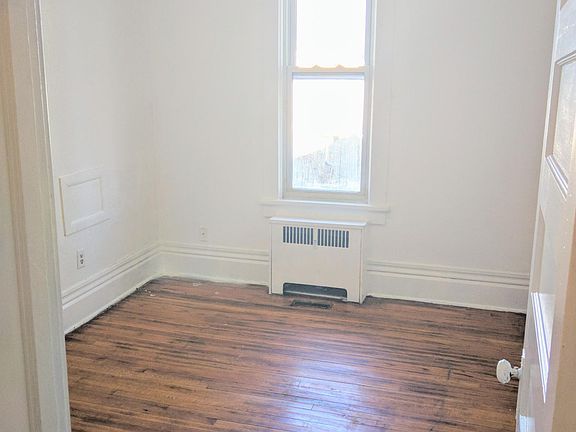 5th image of 315 Bullock St APT 1