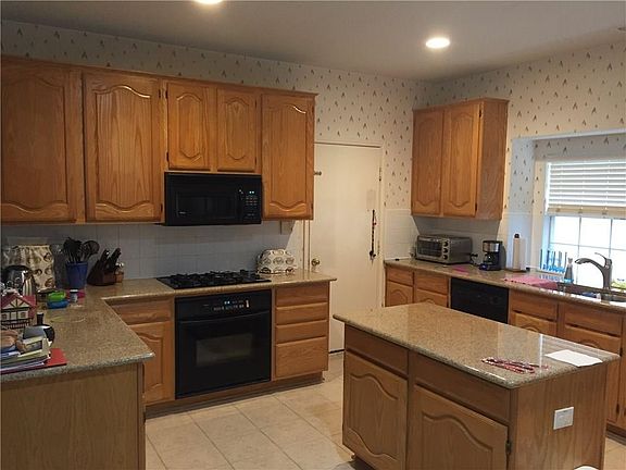 3rd image of 535 Forest Hill Dr