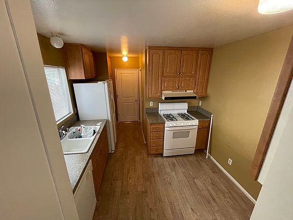 2nd image of 33000 Copper Lantern St