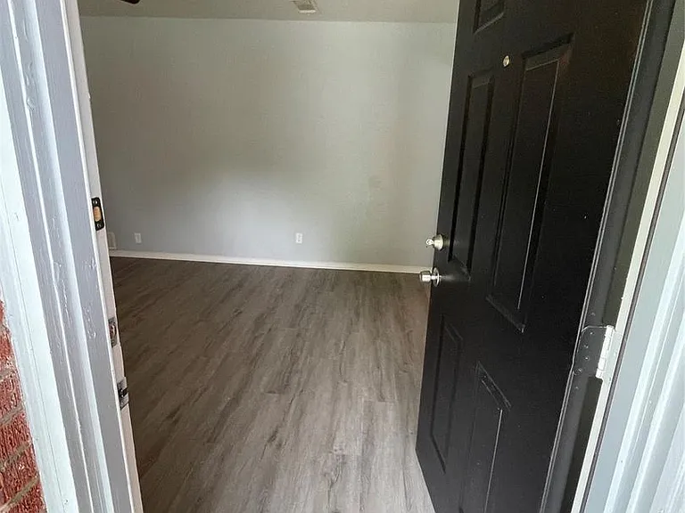 5736 Aton Ave — Photo 2