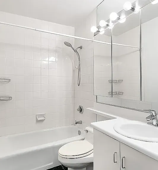 2250 Broadway #4P — Photo 6