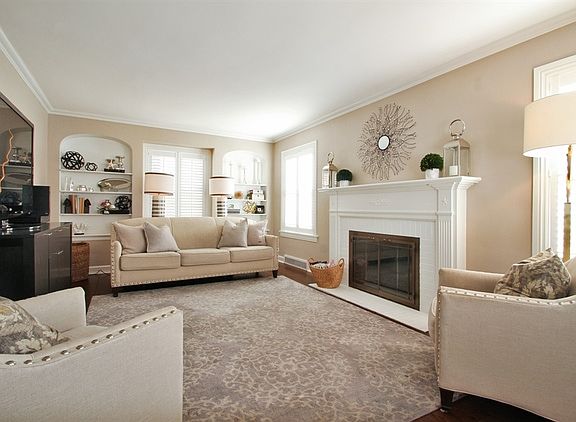 2nd image of 5916 N Kolmar Ave