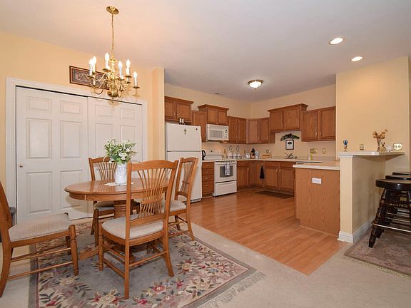 4th image of 2307 W Vista Bella Dr #202