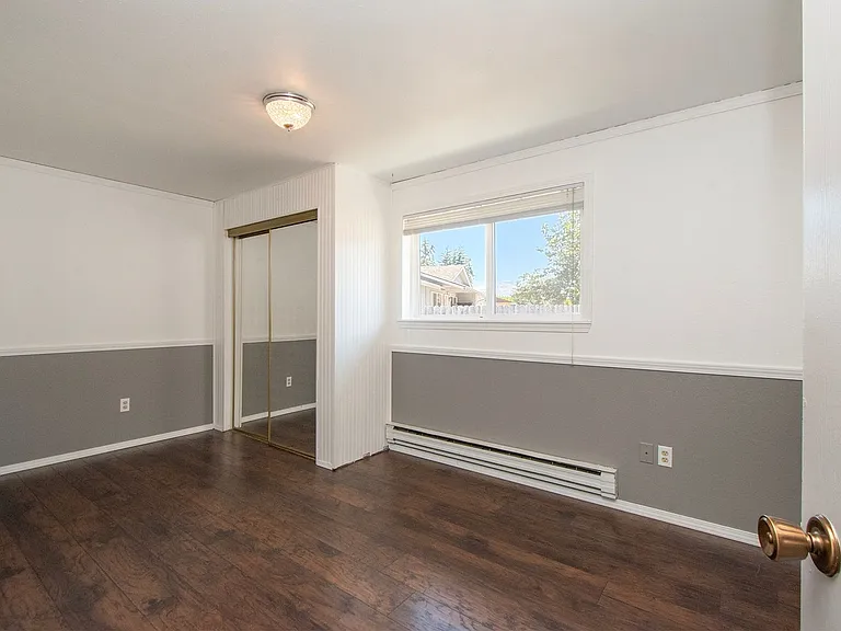 100 W Robert Pl — Photo 26