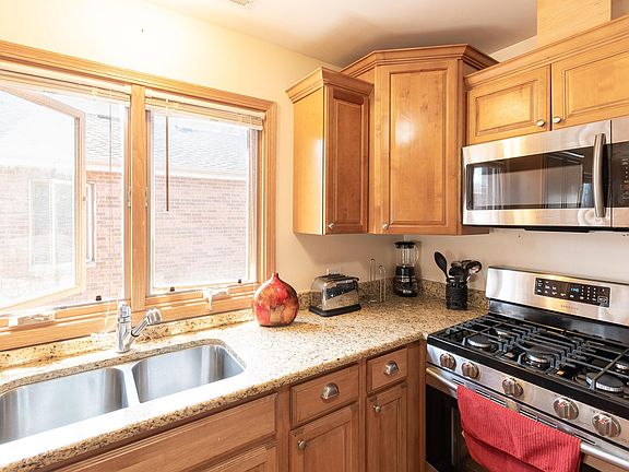4th image of 4230 Joliet Ave APT 2