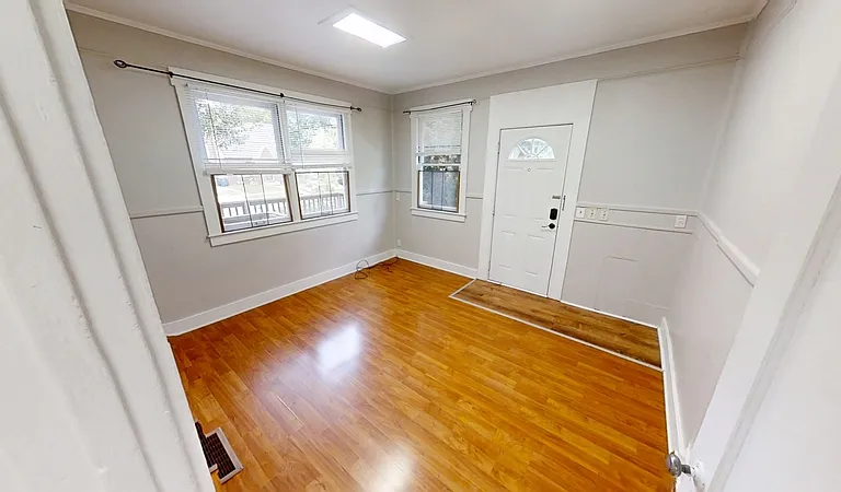 900 Woodlawn Ave — Photo 14