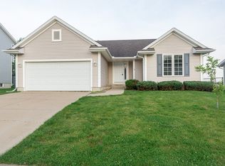 7102 Prairie Heights Dr SW, Cedar Rapids, IA 52404