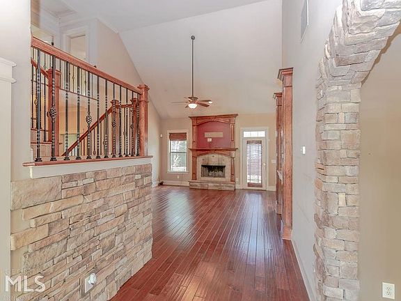 5th image of 84 Camden Village Dr