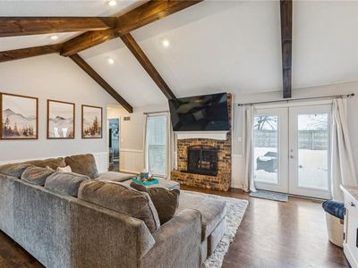 9401 Cottonwood St, Lenexa, KS, 66215