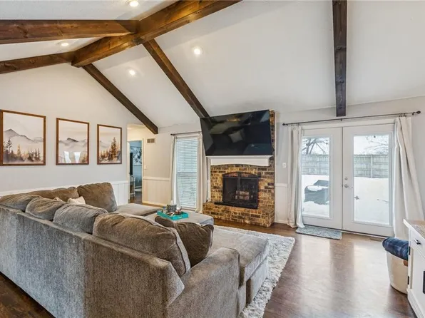 9401 Cottonwood St, Lenexa, KS 66215