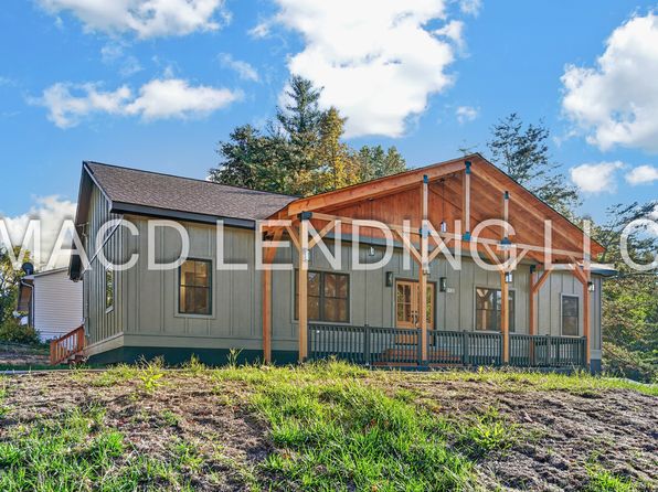 1130 Rosemary Ln
