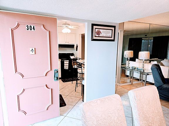 5th image of 715 Lori Drive #304