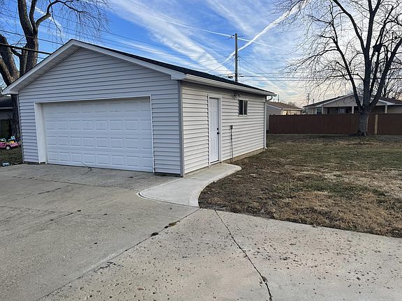 3rd image of 4256 Eleanor Ave