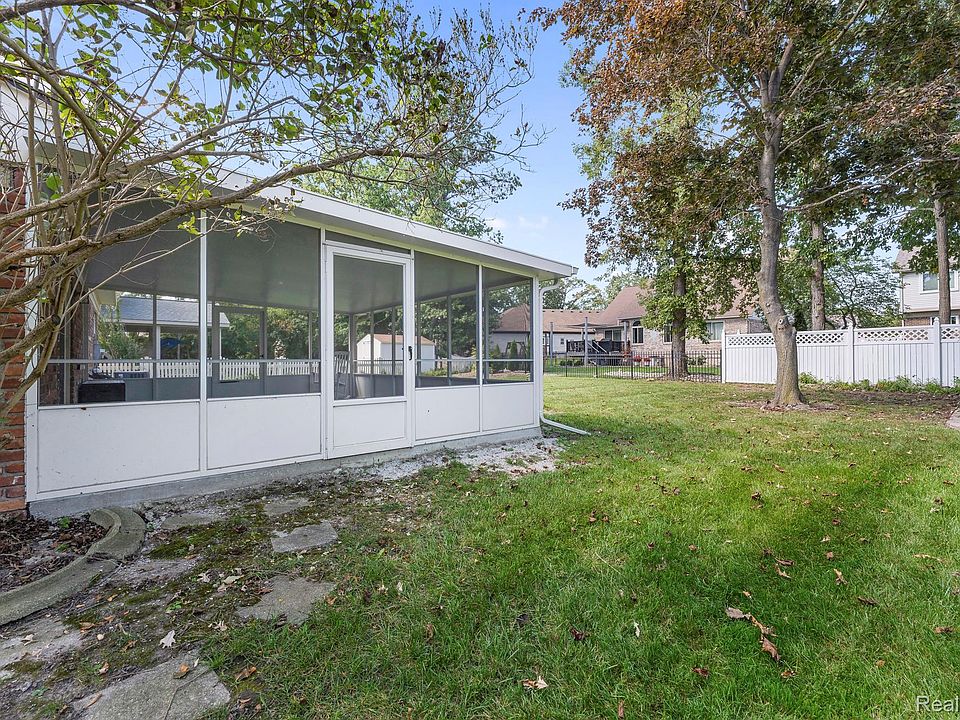 20444 Leonard Ave, photo 27