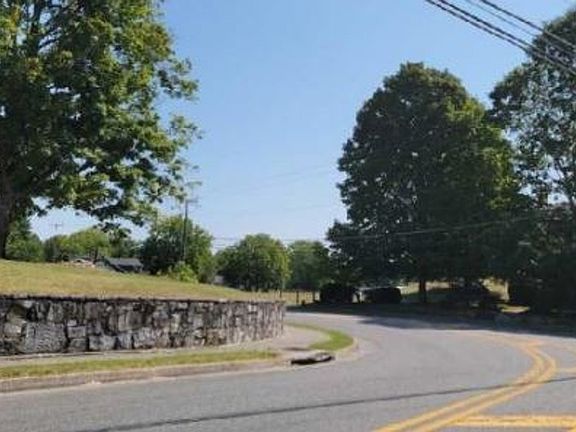 Exterior Neighborhood (street photo)