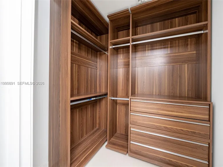 460 NE 28th St #707 — Photo 12
