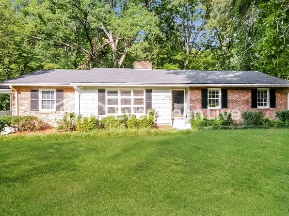 2832 Loch Dr, Winston Salem, NC 27106
