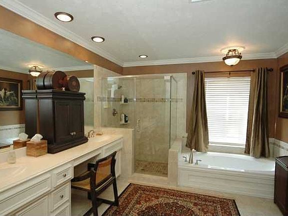 5th image of 2105 Bay Hill Dr