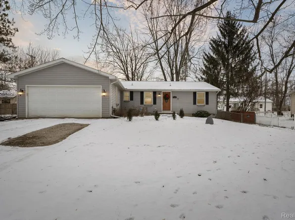 248 Beachway St, Whitmore Lake, MI 48189