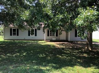 594 Foxfield Rd, Hopkinsville, KY 42240