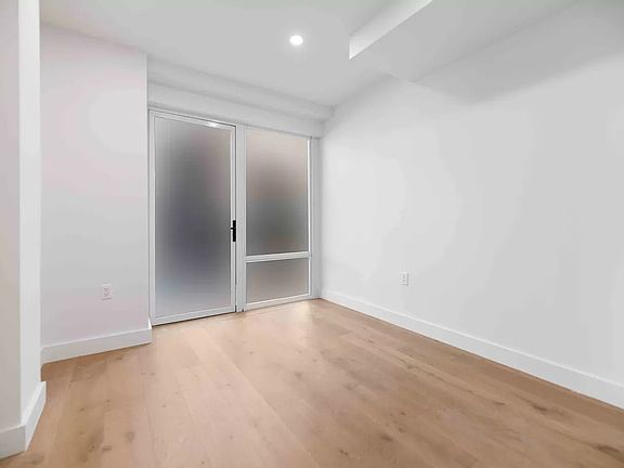 5th image of 20 E 13th St Floor 2
