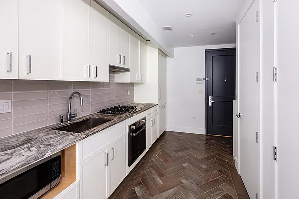 Rented by Voro, LLC | media 17